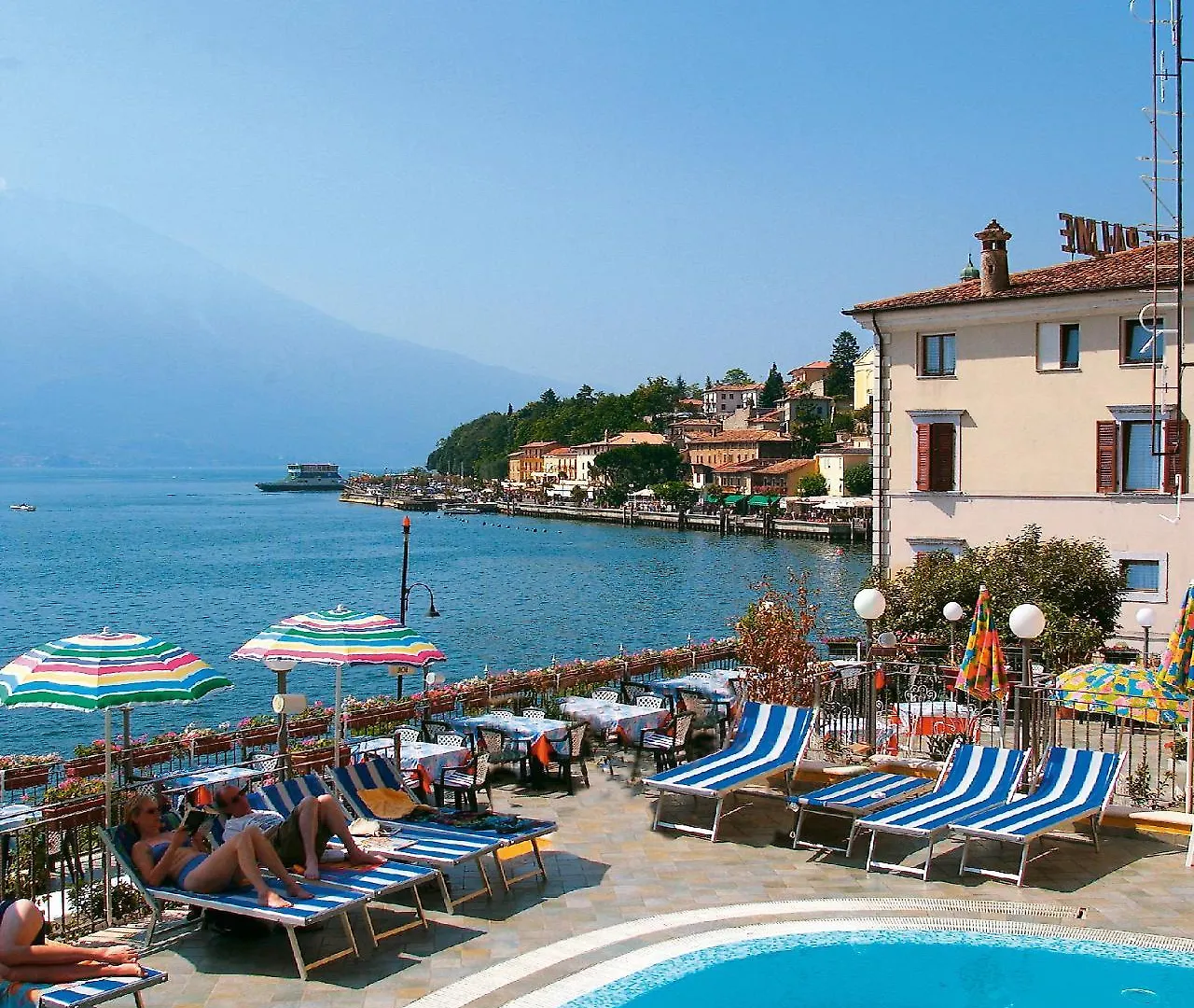 Hotel All'Azzurro ليمونِ سول غاردا