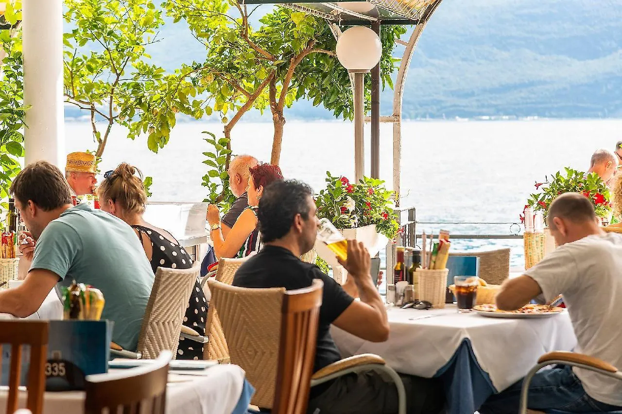 Hotel All'Azzurro ليمونِ سول غاردا