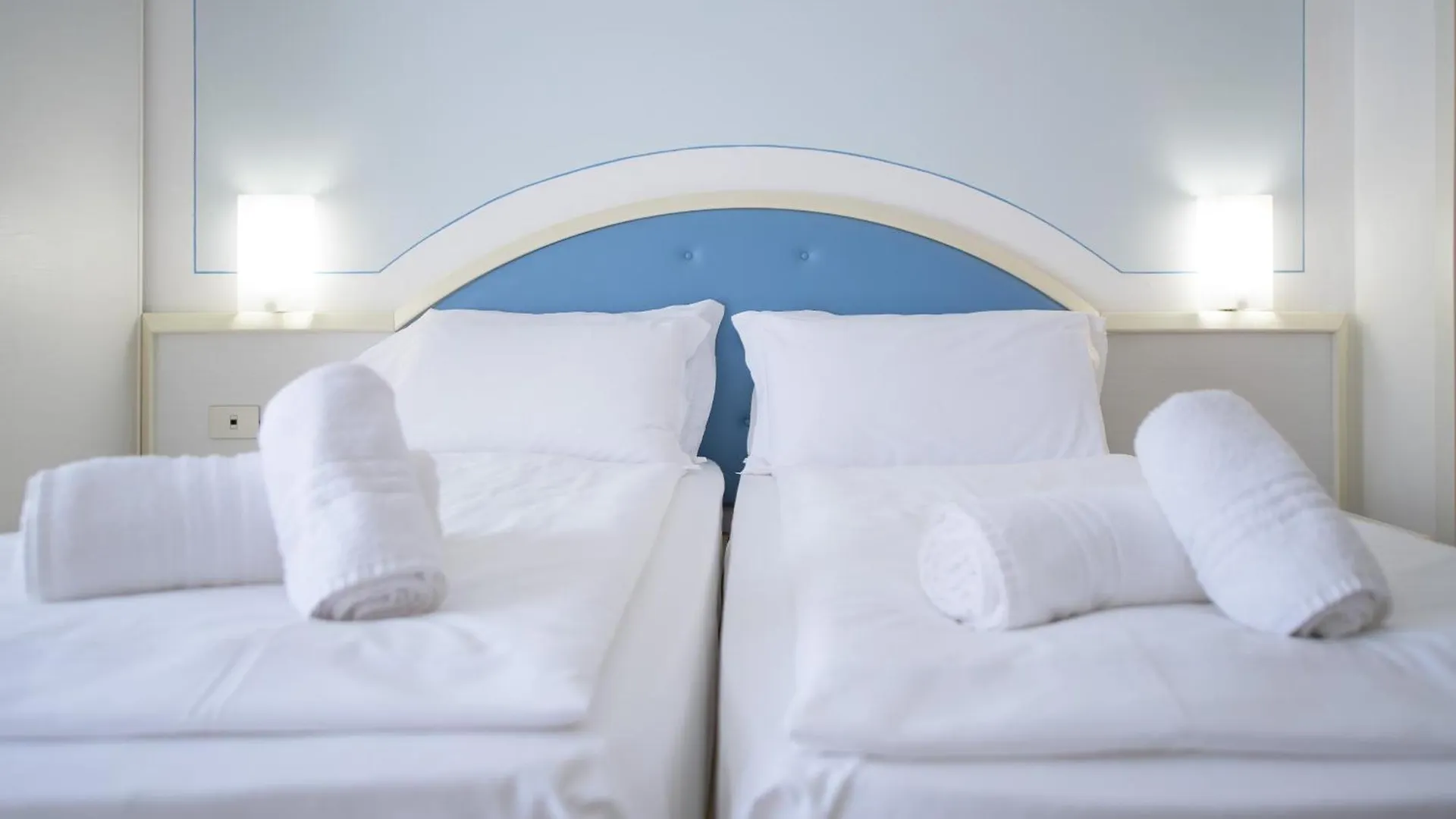 לימונה סול גרדה Hotel All'Azzurro 4*, לימונה סול גרדה איטליה