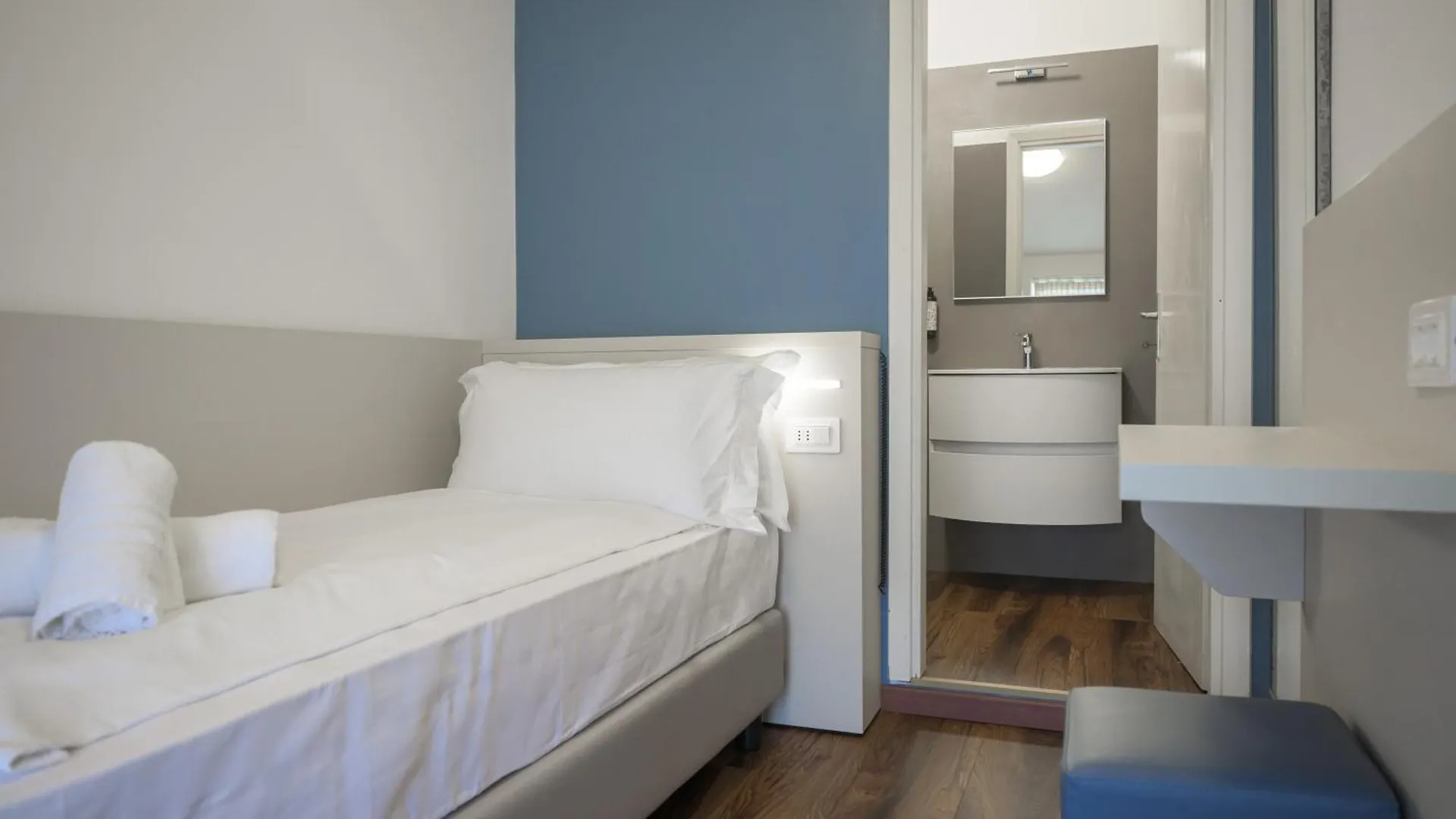 Hotel All'Azzurro ليمونِ سول غاردا