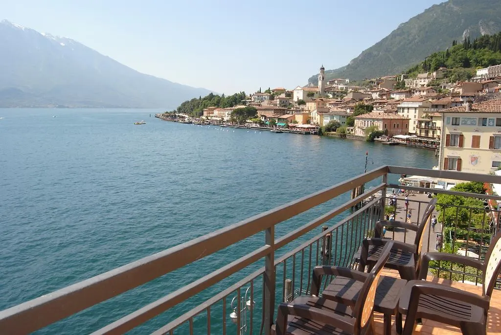 Hotel All'Azzurro ليمونِ سول غاردا