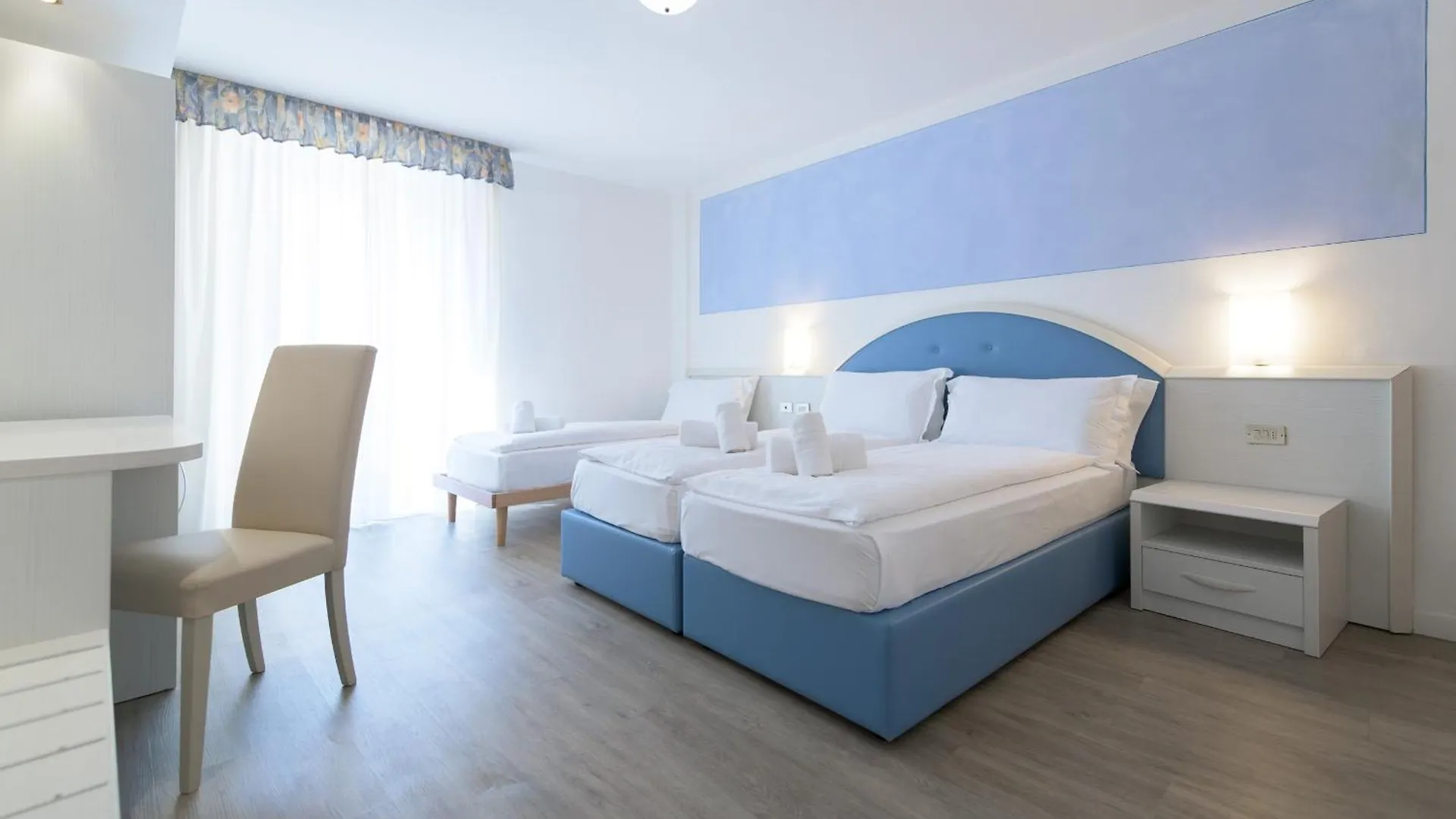 Hotel all'Azzurro Limone sul Garda 4*,